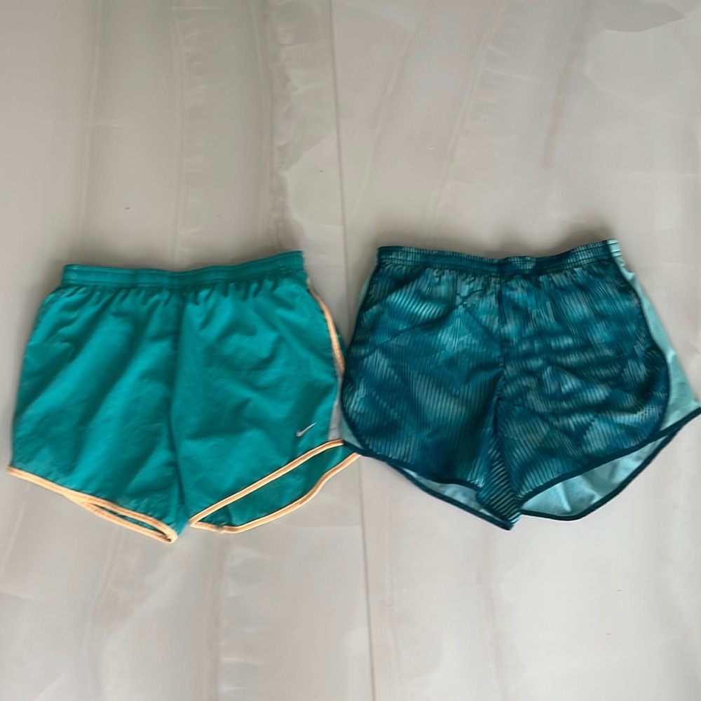 Niki Lot of 2 Shorts Blue Girl’s Size XL Dry Fit Excellent Condition